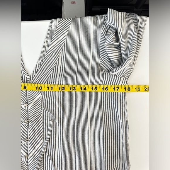 NWT Jessica Simpson Cambrea Striped Print V-Neck Romper in Gray & White Sz S - Picture 10 of 13